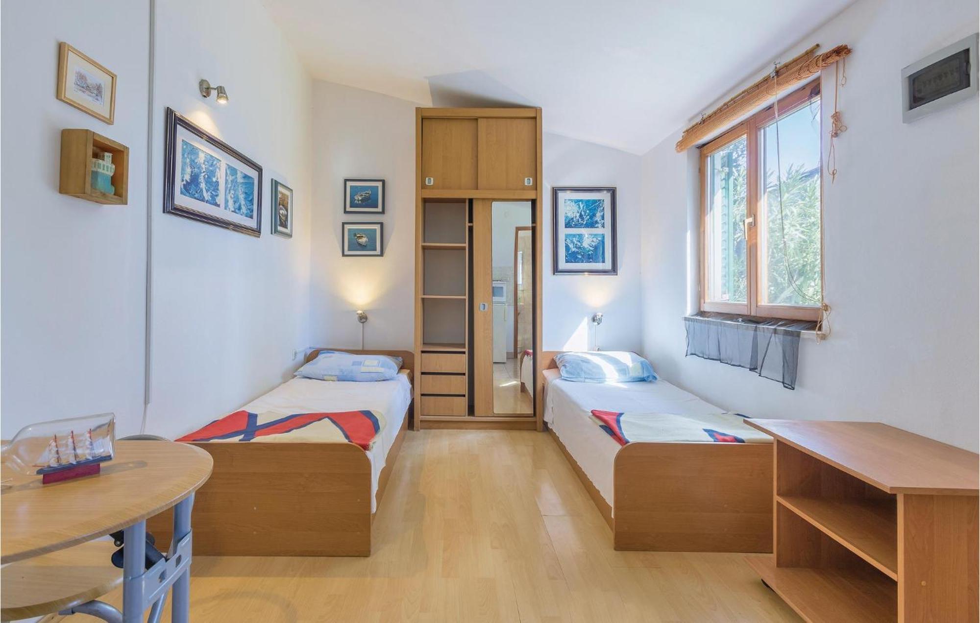 Vakantiehuis Amazing In With Wifi Premantura