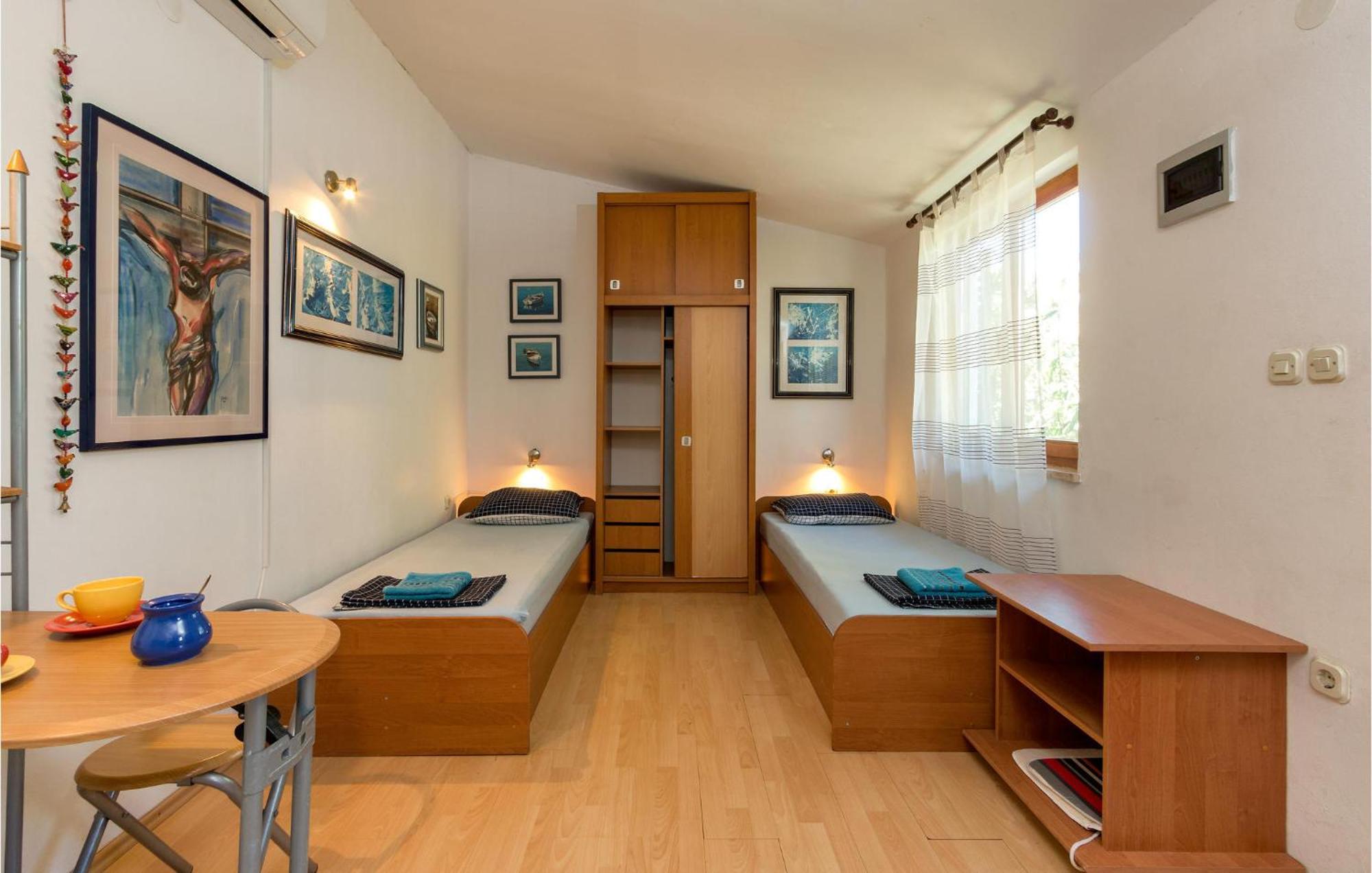 Vakantiehuis Amazing In With Wifi Premantura